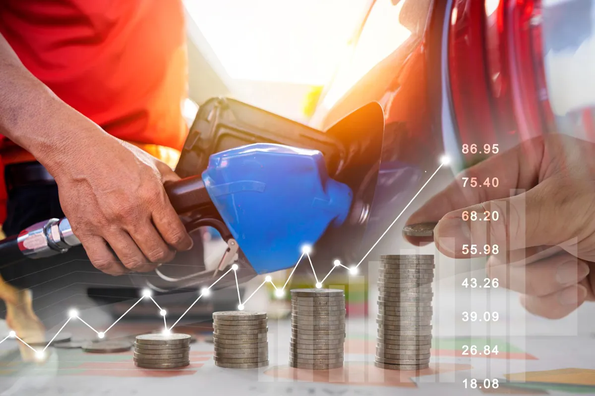 تراجع أسعار النفط في الأسواق العالمية عقب تقارير حول توجه أمريكي لإنهاء التوتر مع إيران