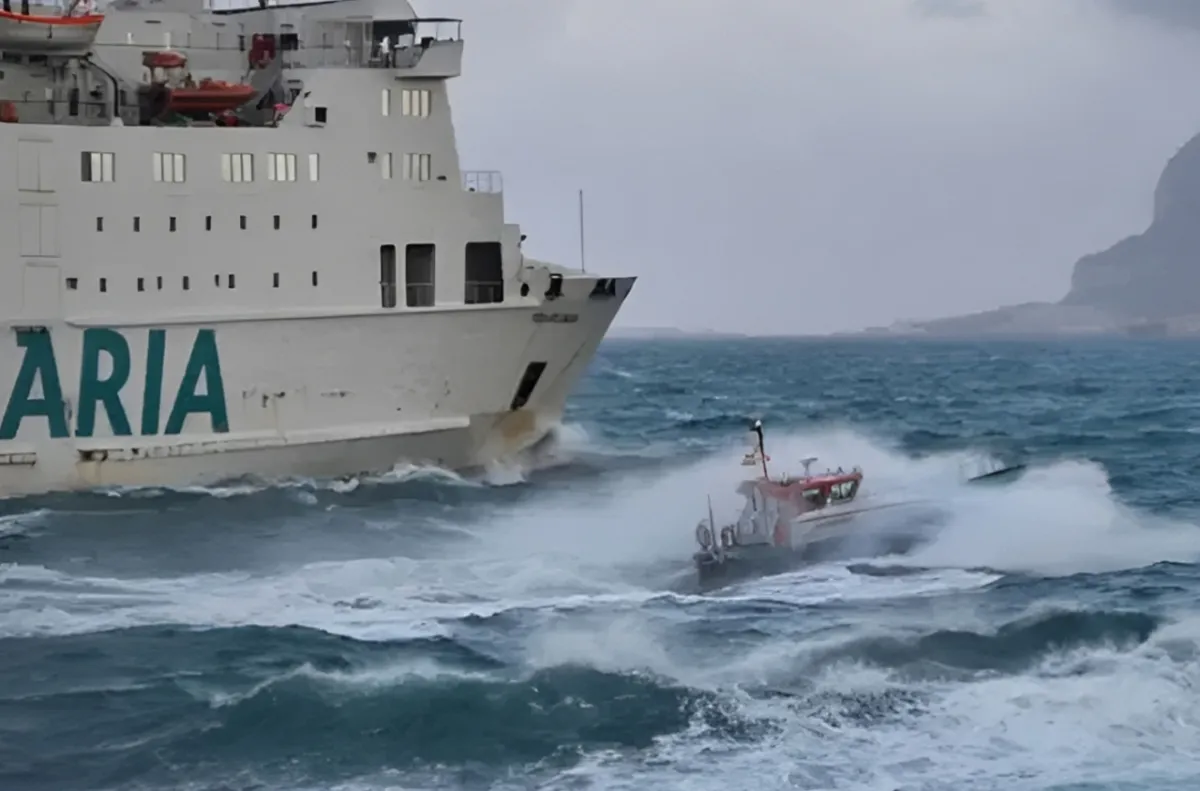 تعليق الرحلات البحرية بين طريفة وطنجة بسبب سوء الأحوال الجوية