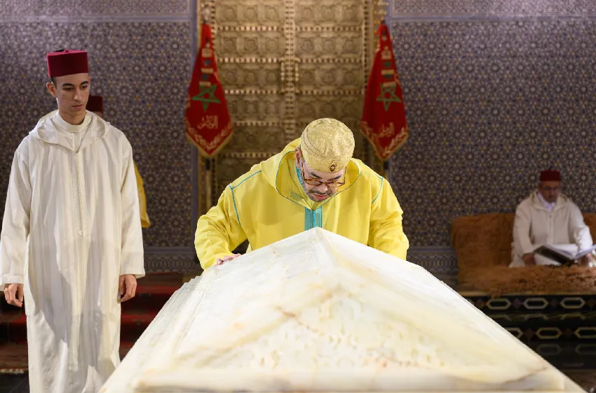 أمير المؤمنين صاحب الجلالة الملك محمد السادس يترحم على روح جلالة المغفور له الملك محمد الخامس