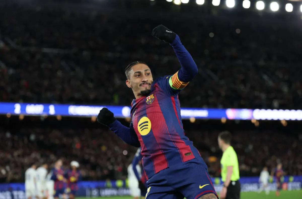رافينيا يتوصل إلى اتفاق لتمديد عقده مع برشلونة حتى 2030