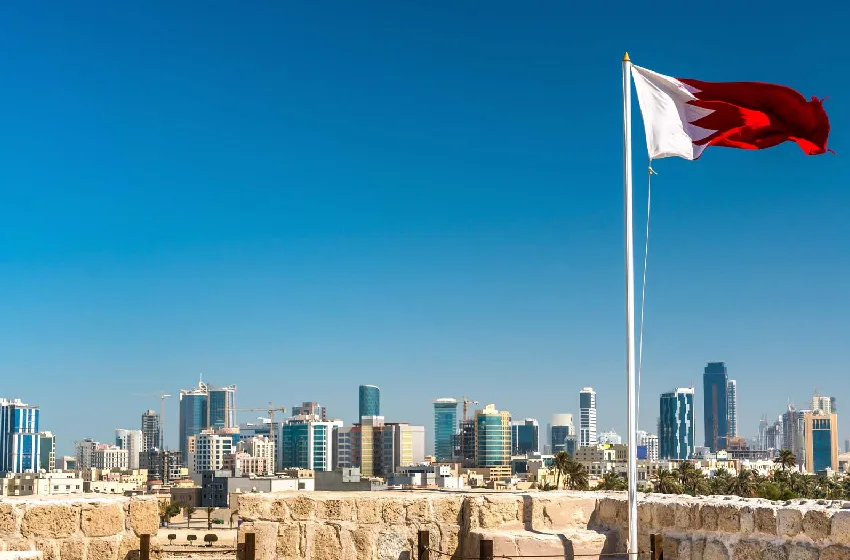 البحرين: حبس عدد من الأشخاص على خلفية اتهامهم بتمجيد الاعتداءات الإيرانية على المملكة