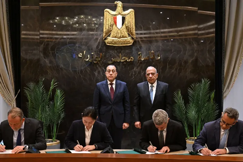مصر .. توقيع اتفاقيات لشراء الطاقة المتجددة وإقامة محطات مستقلة لتخزين الطاقة الكهربائية بقدرات إجمالية تبلغ 5620 ميغاوات
