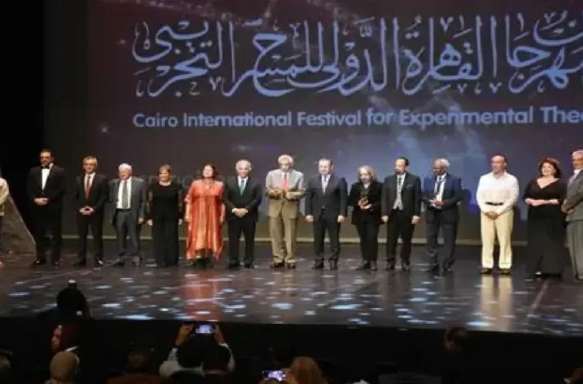 مهرجان القاهرة الدولي للمسرح التجريبي.. صدور ترجمة كتاب "في فلسفة المسرح: حوارات ومواقف على هامش مهرجان أفينيون"