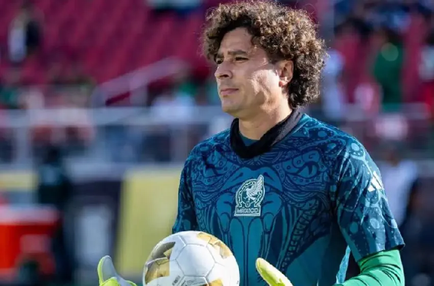 كرة القدم.. حارس المنتخب المكسيكي غييرمو أوتشوا يعلن اعتزاله الدولي بعد المونديال
