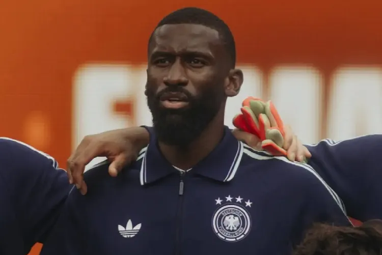 تحت قيادة جلالة الملك، كرة القدم المغربية أضحت "مفخرة" لإفريقيا (أنطونيو روديغر)