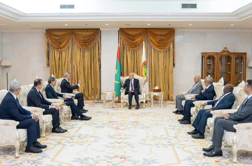 الرئيس الموريتاني يستقبل الوزير المكلف بالاستثمار كريم زيدان