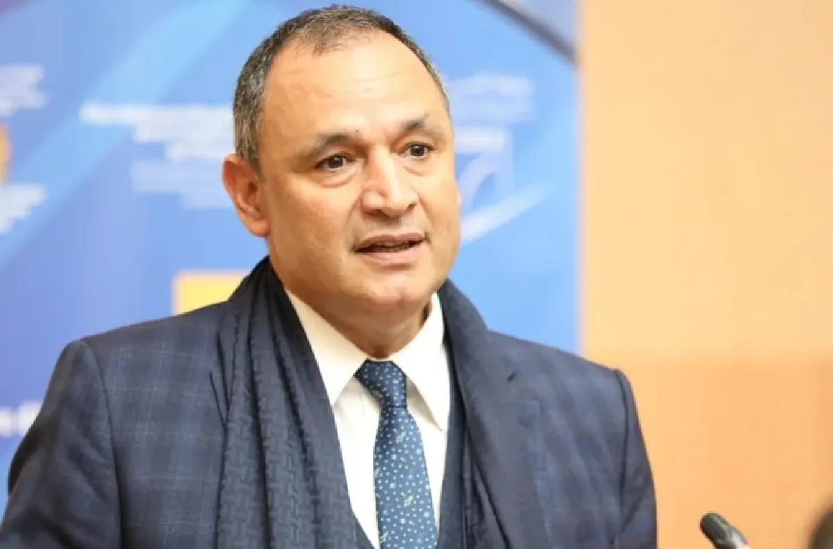نبذة عن السيد رياض مزور، وزير الصناعة والتجارة والاستثمار والإدماج الاقتصادي