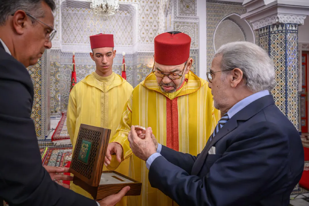 جلالة الملك يستقبل والي بنك المغرب