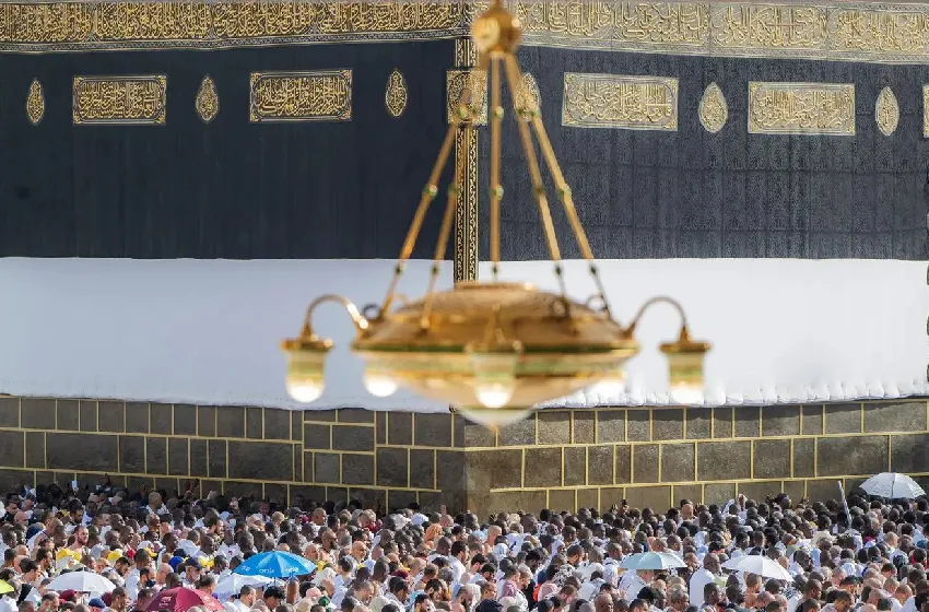 حجاج بيت الله الحرام يؤدون طواف الإفاضة في أجواء إيمانية وخدمات متكاملة