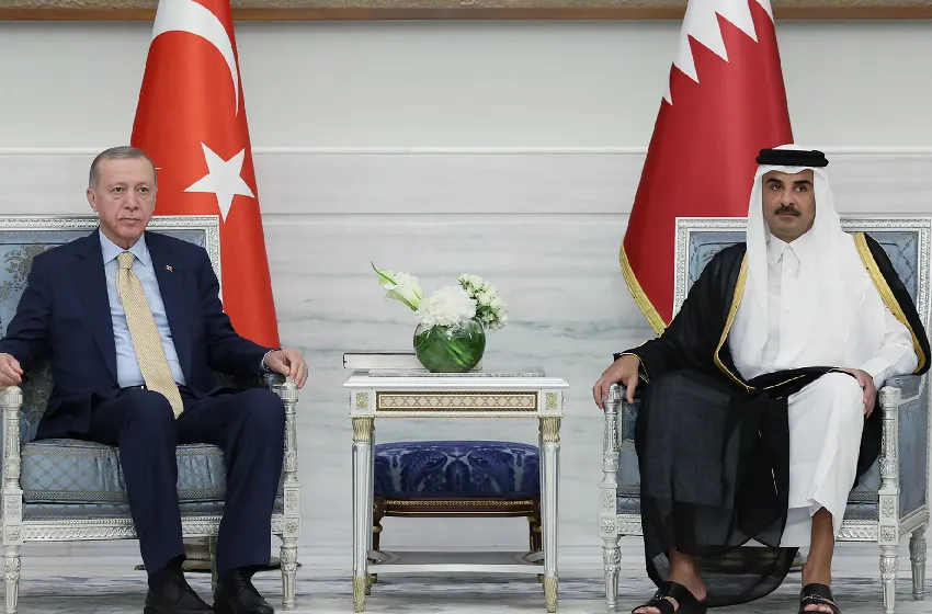 أمير قطر يبحث مع الرئيس التركي تطورات الأوضاع الإقليمية