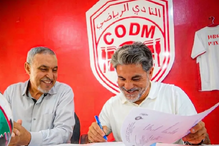 كرة القدم .. تعيين البرتغالي ريكاردو فورموسينيو مدربا جديدا لفريق الفتح الرياضي