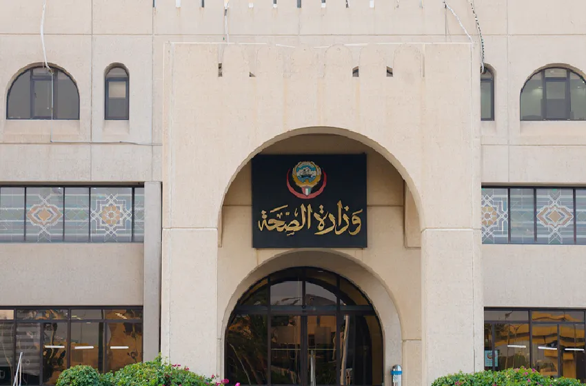 الكويت: وفاة طفلة متأثرة بإصابتها إثر سقوط شظايا على منطقة سكنية