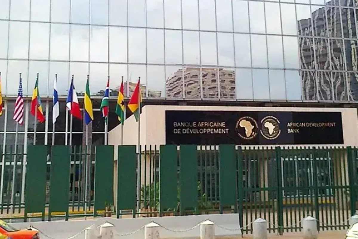 البنك الإفريقي للتنمية والمنتدى الاقتصادي العالمي يعززان تعاونهما لتحفيز الاستثمارات في الأسواق الناشئة في إفريقيا