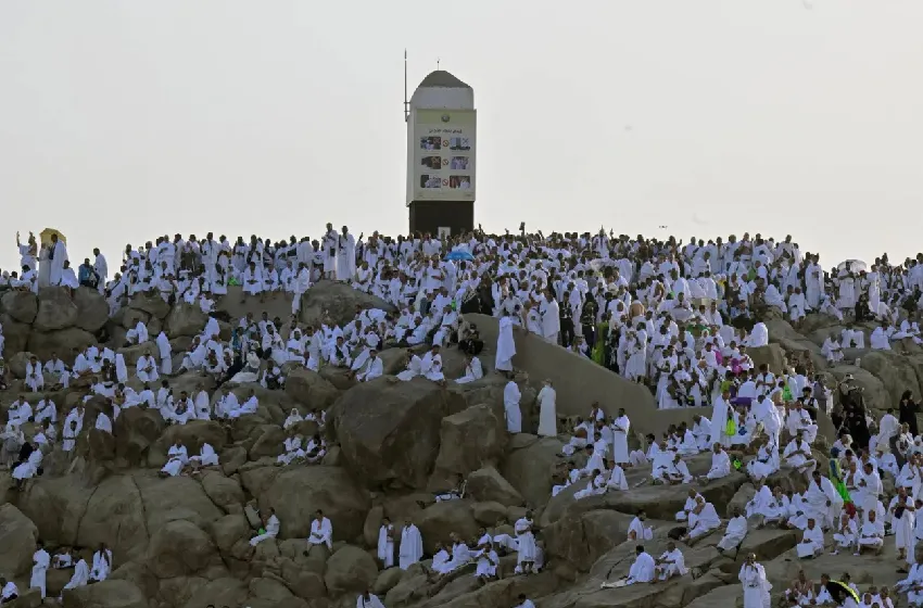 حج 1447 هـ .. ضيوف الرحمن ينفرون إلى مزدلفة بعد الوقوف على صعيد عرفات