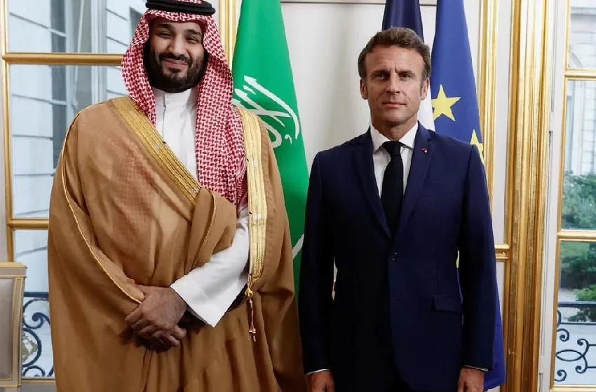ولي العهد السعودي والرئيس الفرنسي يبحثان تهديدات الملاحة البحرية في المنطقة على الاقتصاد العالمي