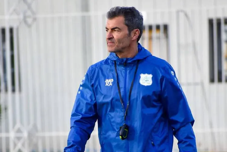 المغرب الفاسي يعين البرتغالي روي ألميدا مدربا للفريق الأول