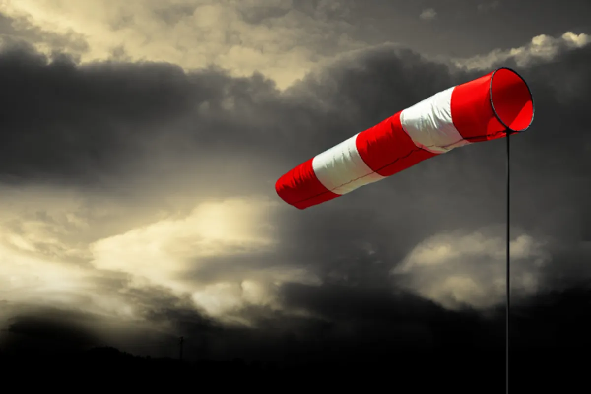 طقس بارد وهبات رياح قوية يومي الاثنين والثلاثاء بعدد من مناطق المملكة (نشرة إنذارية)