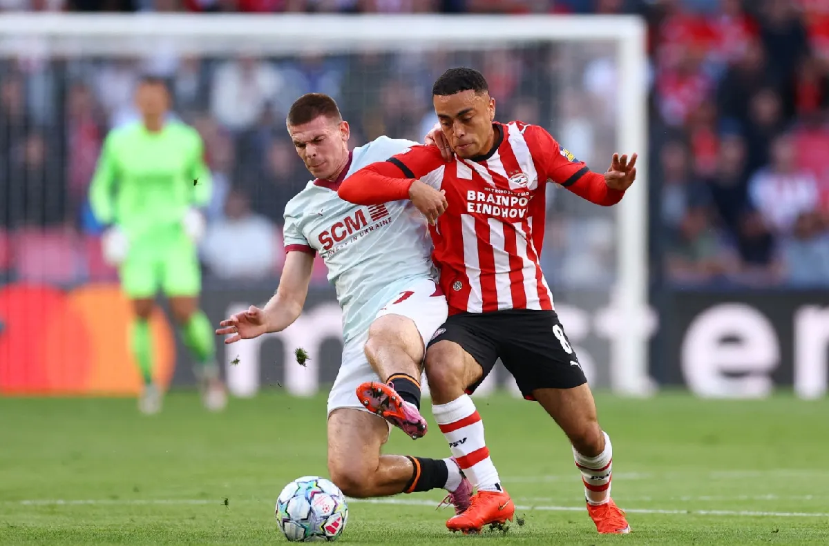 دوري أبطال أوروبا.. أيندهوفن يتعادل مع شاختار دونيتسك (1-1)