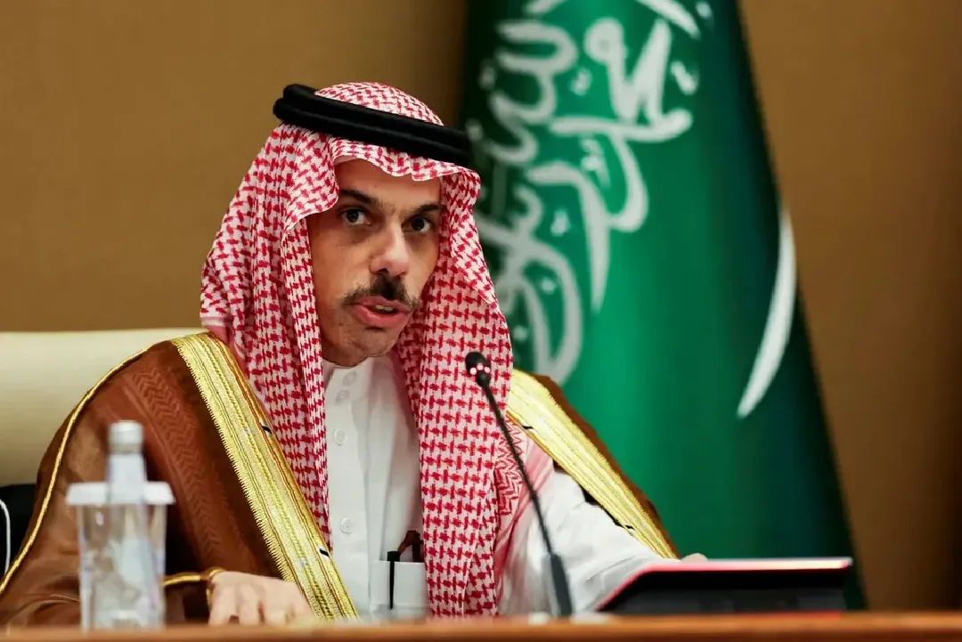 وزير الخارجية السعودي يبحث مع نظيره الكويتي التطورات بالمنطقة