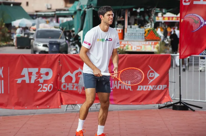 الدورة ال40 لجائزة الحسن الثاني الكبرى للتنس: مباراة استعراضية بساحة جامع الفنا أمام جمهور واسع