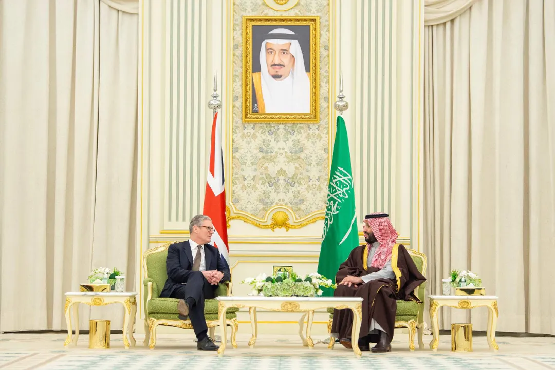 ولي العهد السعودي ورئيس وزراء المملكة المتحدة يبحثان عددا من القضايا الإقليمية والدولية