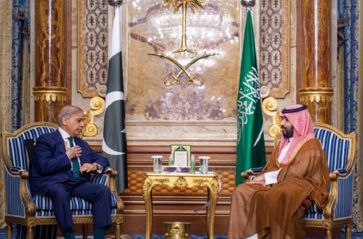 ولي العهد السعودي ورئيس الوزراء الباكستاني يبحثان جهود خفض التصعيد في المنطقة