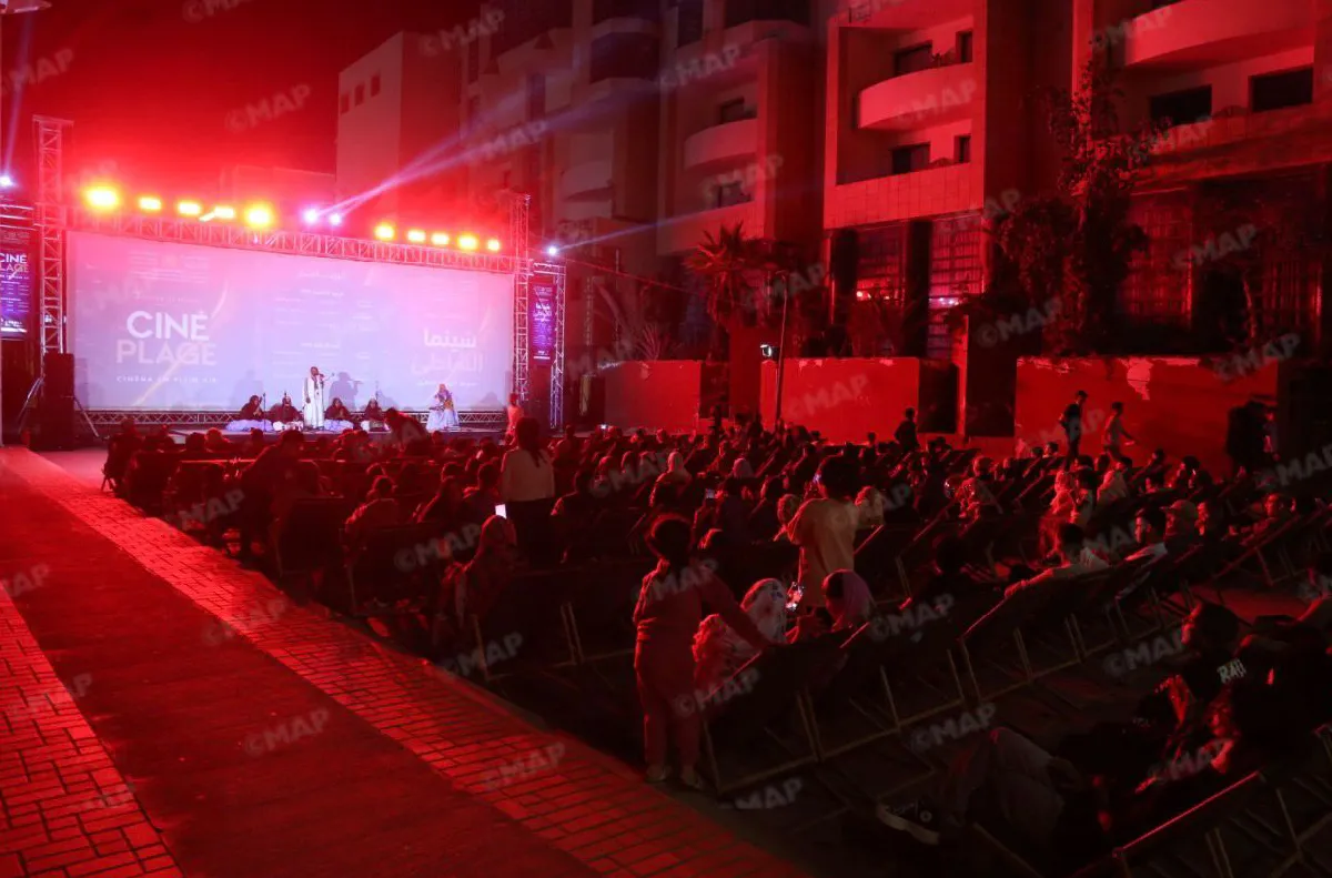 الدورة الثالثة من مهرجان سينما الشاطئ تحط الرحال بمدينة الداخلة