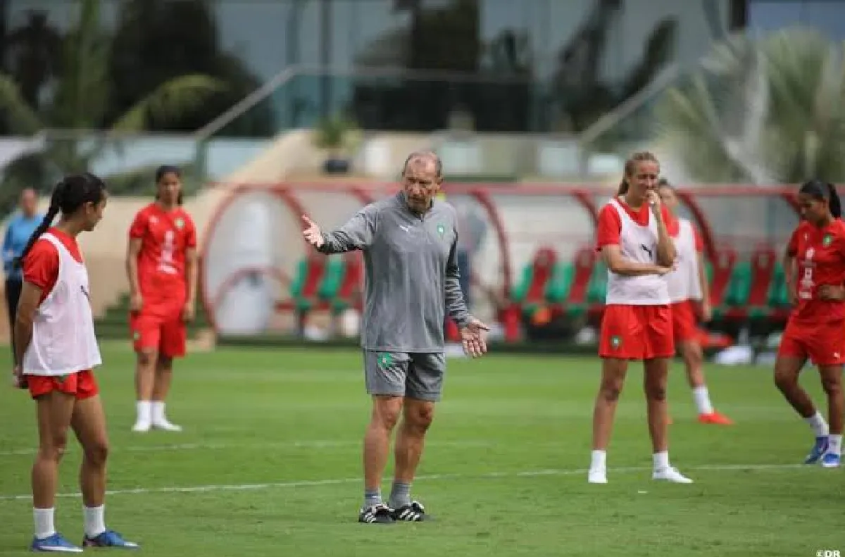 كرة القدم.. إريك بلاهيك "فخور" بتولي تدريب المنتخب المغربي النسوي