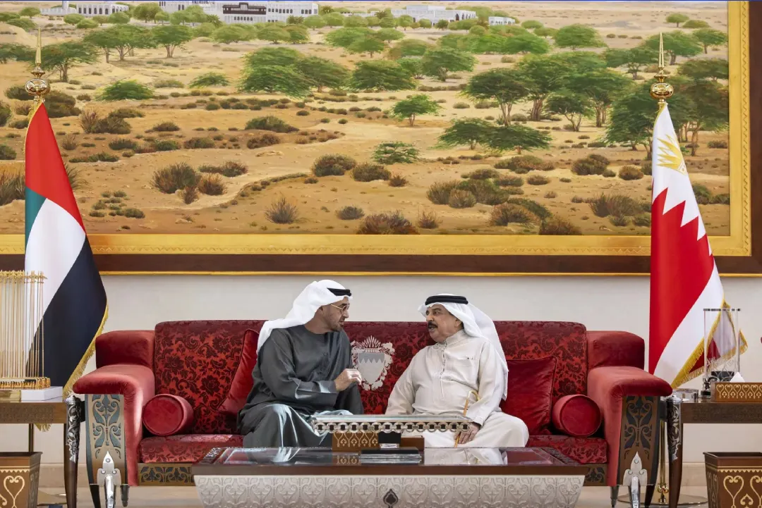 الرئيس الإماراتي والعاهل البحريني يبحثان التطورات الإقليمية والعلاقات الثنائية