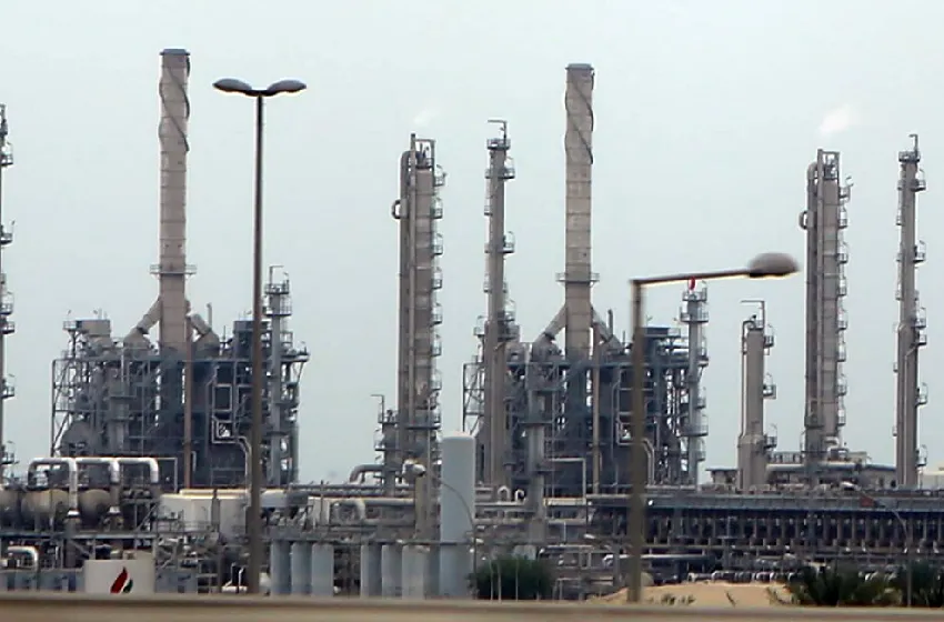 استهداف مصفاة ميناء الأحمدي بالكويت.. جودة الهواء في المصفاة لم "تسجل أي مستويات غير طبيعية (رسمي)