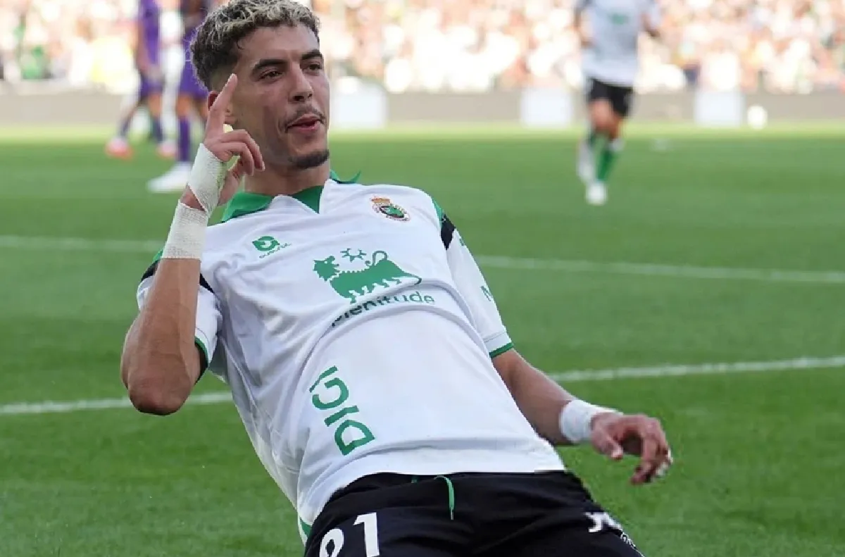 "هاتريك" ياسر الزابيري يقود سانتاندير لتحقيق فوزه الأول في الدوري الإسباني
