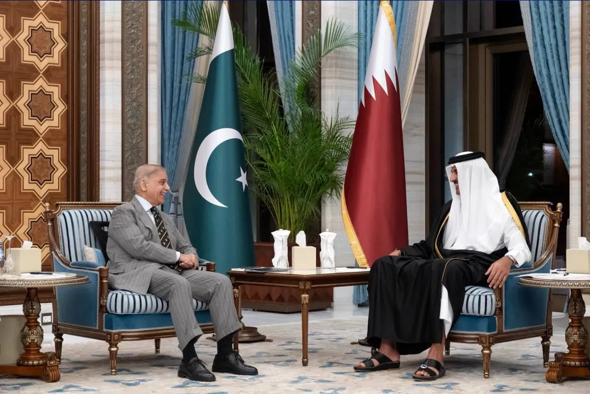 أمير قطر يبحث مع رئيس الوزراء الباكستاني آخر المستجدات الإقليمية والدولية