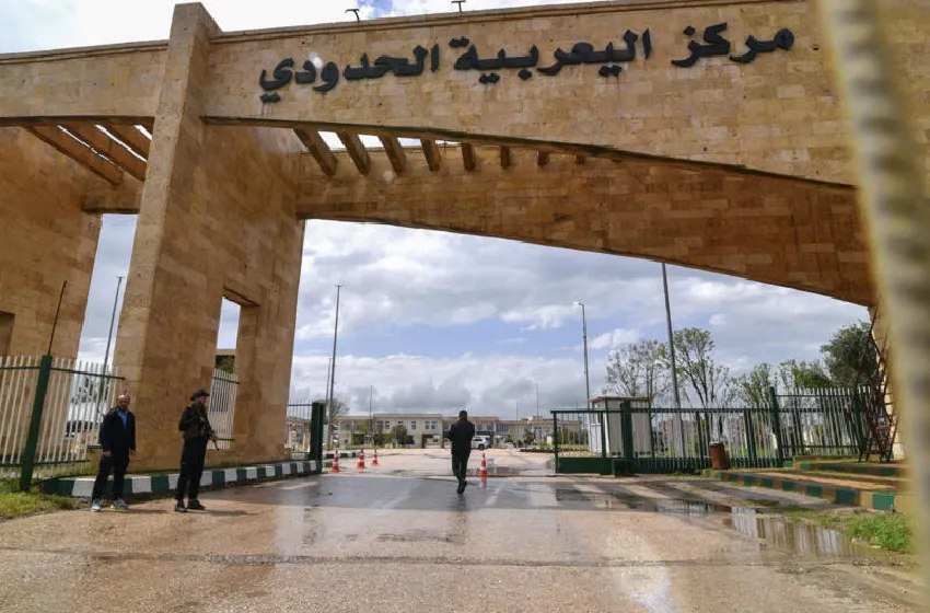 العراق يعيد فتح معبر حدودي مع سوريا بعد 13 سنة من الإغلاق