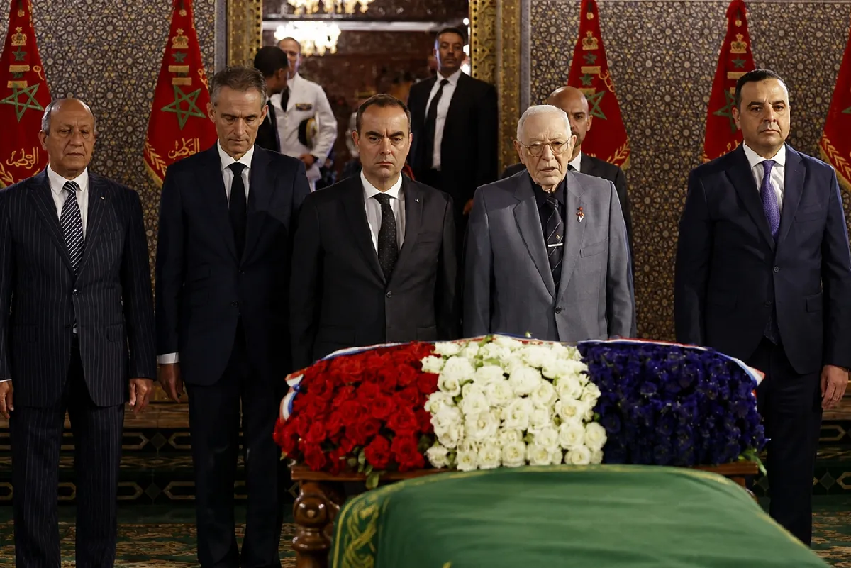 الوزير الأول الفرنسي يزور ضريح محمد الخامس