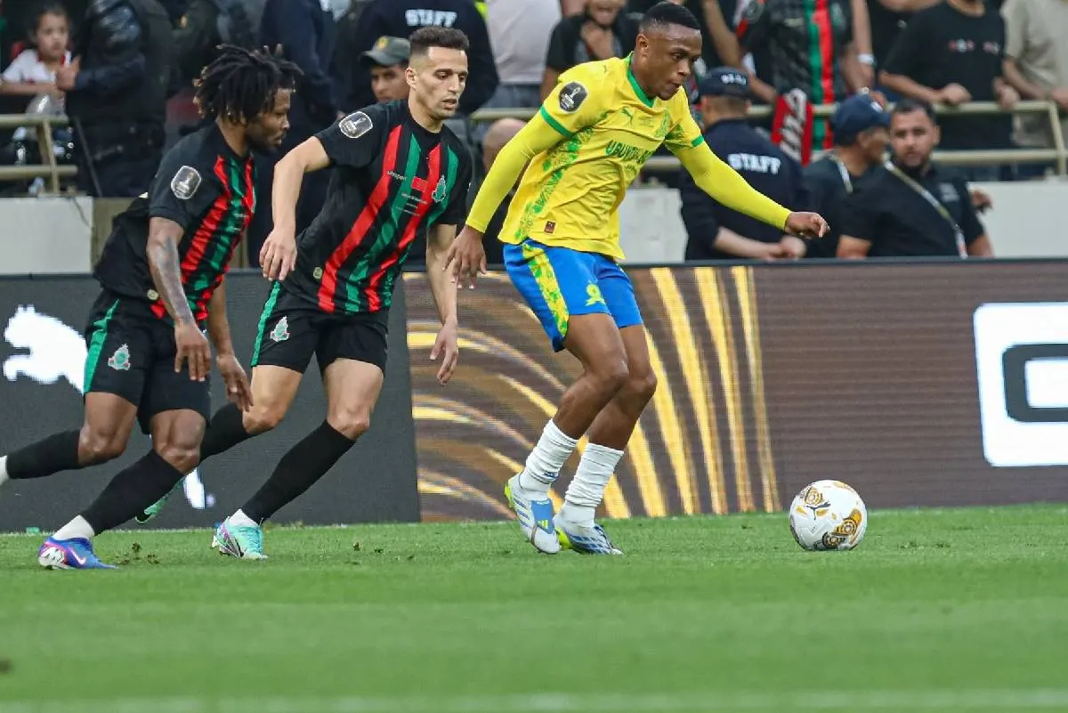 وفاة نجم "صنداونز" ومنتخب جنوب إفريقيا جايدن أدامز عن سن تناهز 25 سنة