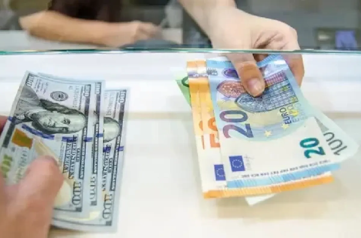 الأورو يرتفع مع انحسار احتجاجات فرنسا وتراجع الدولار