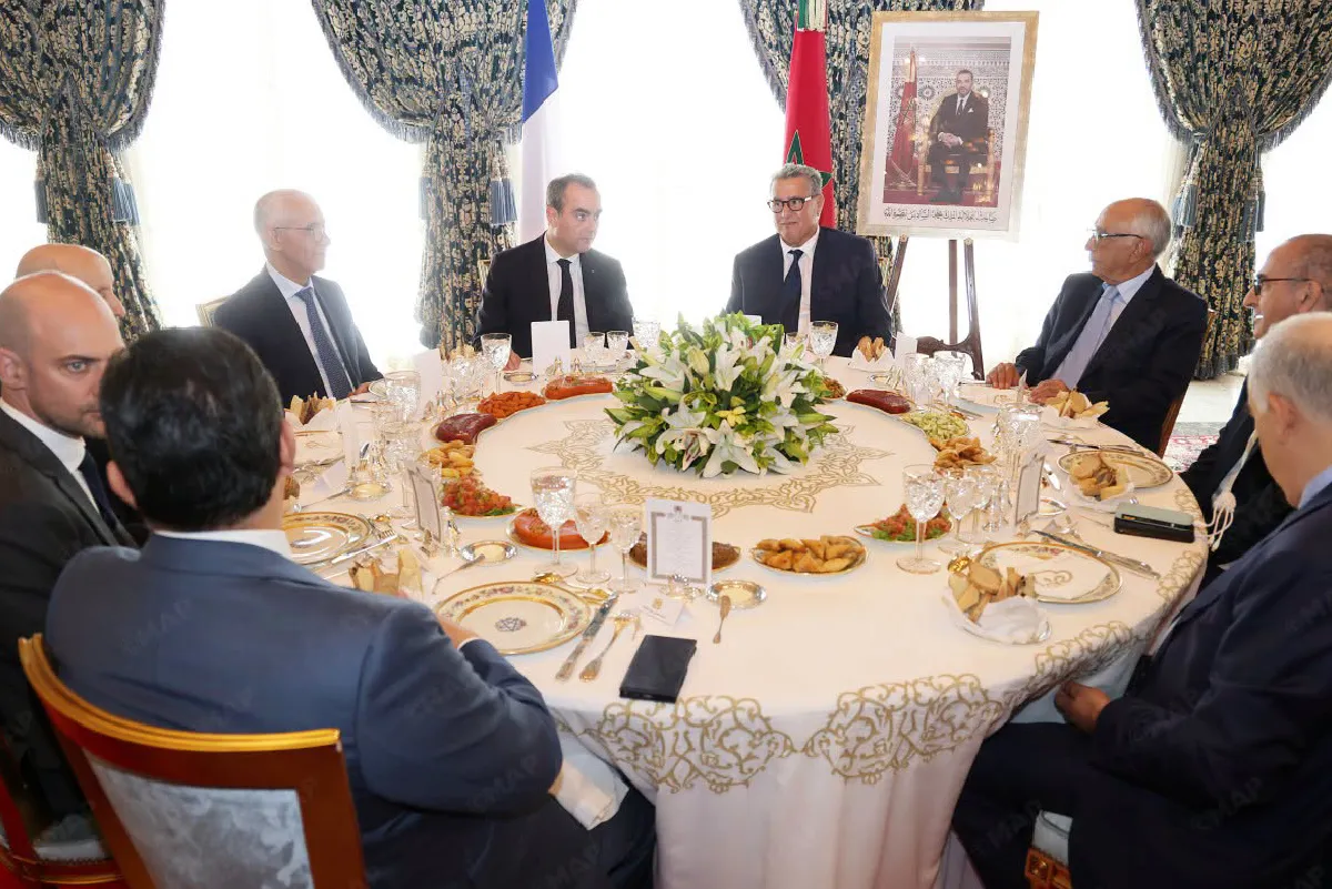 جلالة الملك يقيم مأدبة غداء على شرف الوزير الأول الفرنسي والوفد المرافق له ترأسها السيد أخنوش