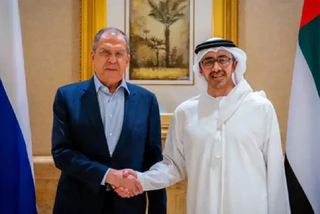 وزيرا خارجية الإمارات وروسيا يبحثان مجمل التطورات الإقليمية