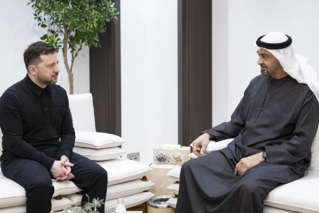 الرئيس الإماراتي ونظيره الأوكراني يبحثان تعزيز التعاون المشترك والتطورات الإقليمية