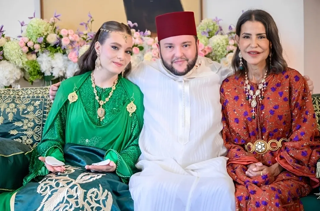 بمباركة من صاحب الجلالة الملك محمد السادس، عقد قران مولاي إدريس الفيلالي، نجل صاحبة السمو الملكي الأميرة للا مريم، بالشابة المصونة أحلام أومحا (وزارة القصور الملكية والتشريفات والأوسمة)