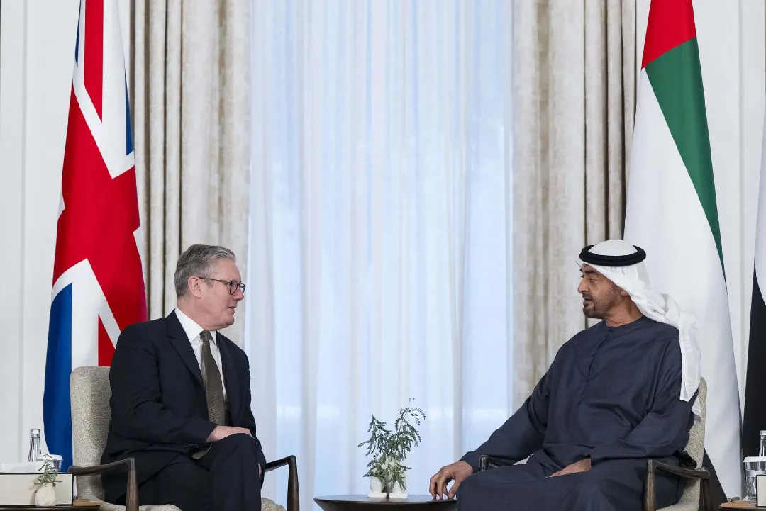 الرئيس الإماراتي ورئيس وزراء المملكة المتحدة يبحثان العلاقات الثنائية