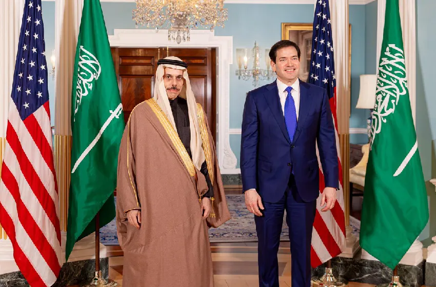 وزير الخارجية السعودي ونظيره الأمريكي يبحثان الاعتداءات الإيرانية على المملكة ودول المنطقة