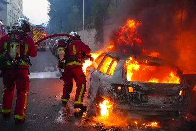 توقيف 150 شخصا إثر أعمال عنف وماكرون يدعو الحكومة لاجتماع عاجل