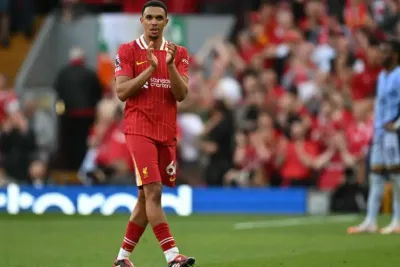 كرة القدم.. المدافع الإنجليزي ألكسندر-أرنولد يعلن رحيله عن ليفربول في نهاية الموسم