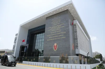 أمن الدار البيضاء يفتح بحثا قضائيا مع سائقي سيارات استعملوا سكة الترامواي بشكل استعراضي