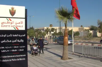 أمن مكناس يوقف 16 شخصا للاشتباه في تورطهم بأعمال ابتزاز وتهديد بارتكاب جنايات وجنح ضد الأشخاص والممتلكات