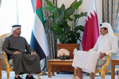 أمير قطر يبحث مع الرئيس الإماراتي العلاقات الثنائية ومستجدات الأوضاع الإقليمية