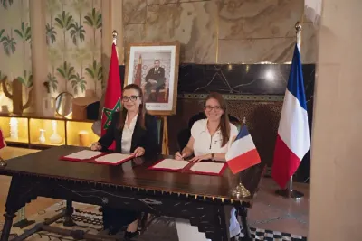 سبل تعزيز التعاون الثنائي في صلب مباحثات السيدة ابن يحيى مع الوزيرة الفرنسية المنتدبة المكلفة بالمساواة بين النساء والرجال