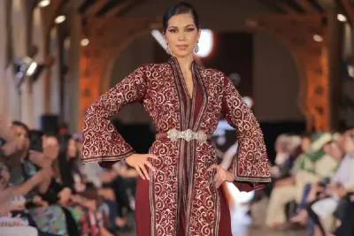 "أيام التراث الثقافي المغربي" في براغ: سميرة حدوشي تحتفي بالقفطان المغربي