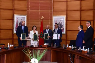 السيدة فاطمة الزهراء عمور توقع اتفاقية شراكة لإدماج الصناع التقليديين في المنظومة البنكية